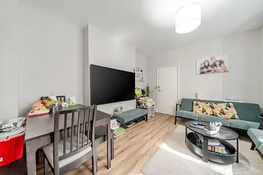 Flat Hoyle Road in Greater London