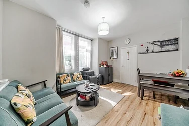 Flat Hoyle Road in Greater London