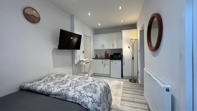 Room Emery Avenue in Newcastle-under-Lyme