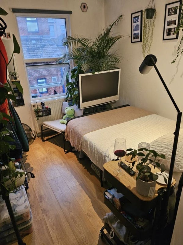 Room Westbury Road in Greater London