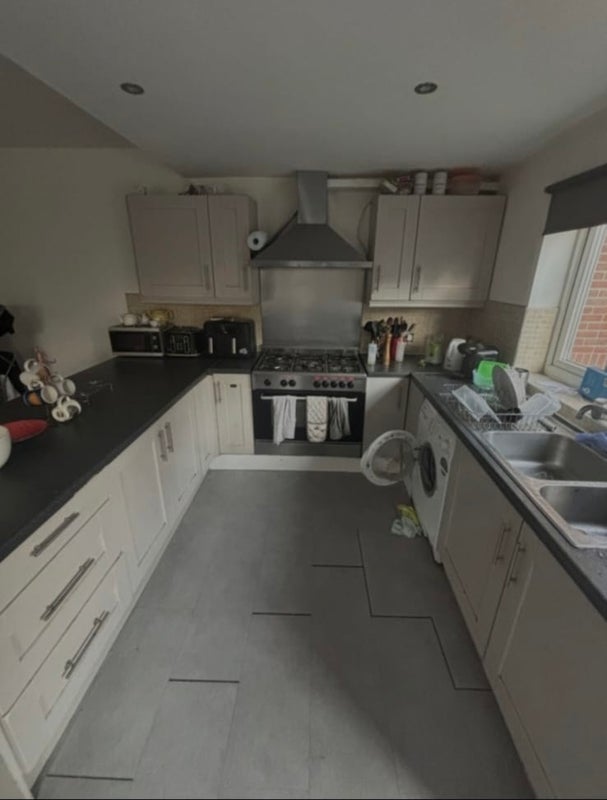 Room Westbury Road in Greater London