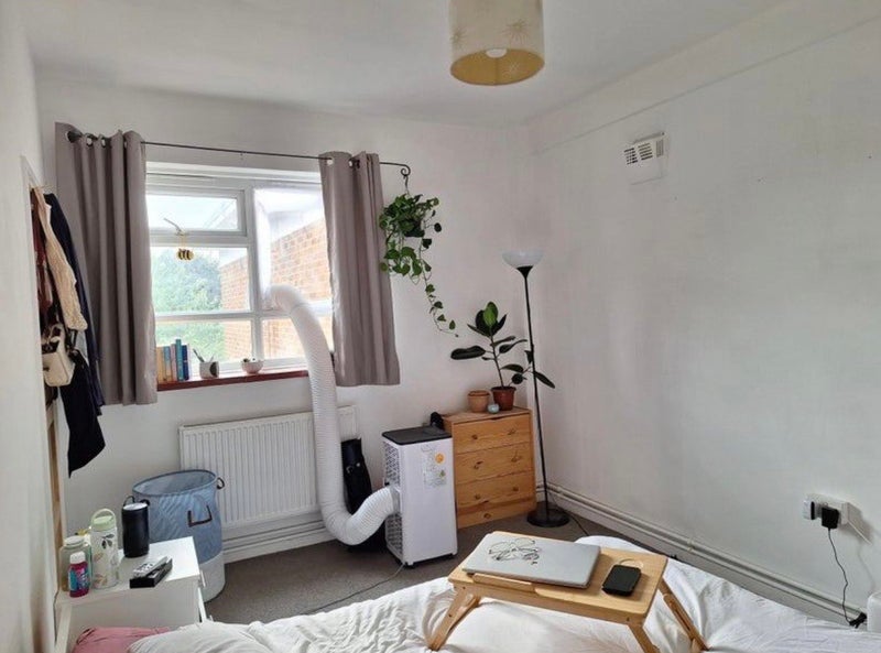 Room New North Road in Greater London