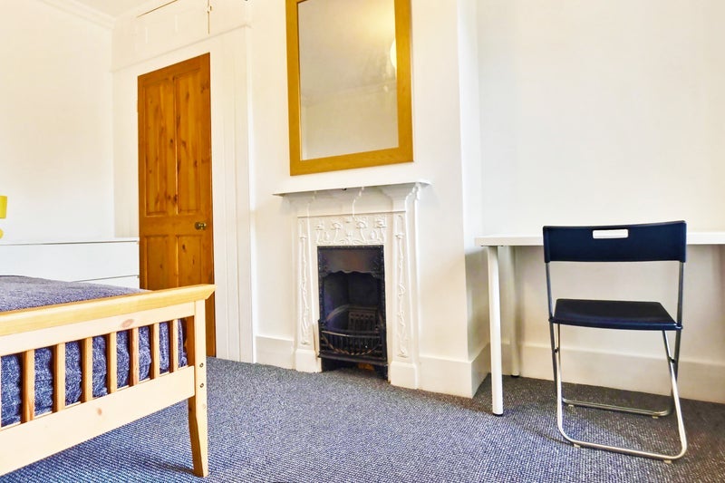 Room King Edward Road in Maidstone
