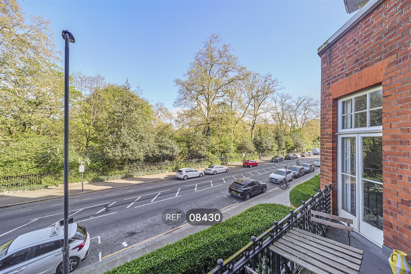 Flat Prince of Wales Drive in Greater London