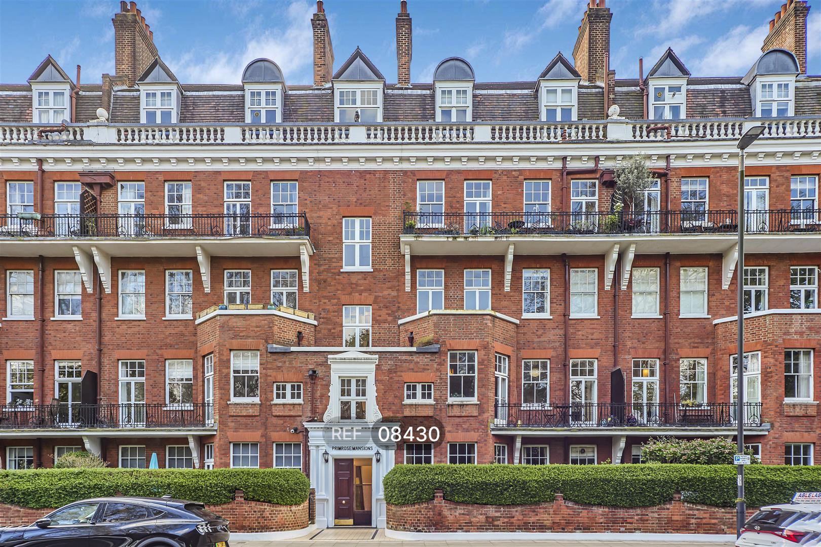 Flat Prince of Wales Drive in Greater London