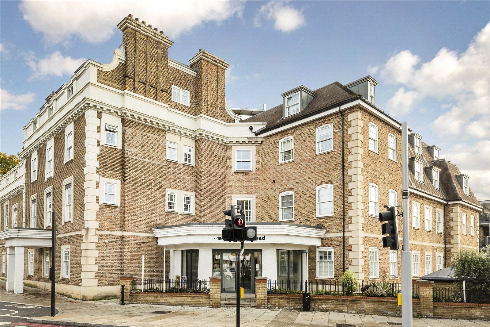 Flat Kew Bridge Road in Greater London