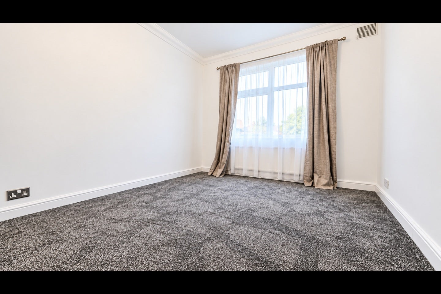 House Havering Gardens in Greater London
