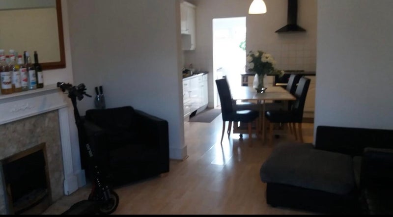Room Crescent Road in Greater London