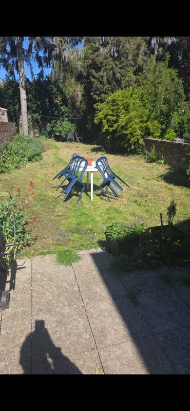 Room Crescent Road in Greater London