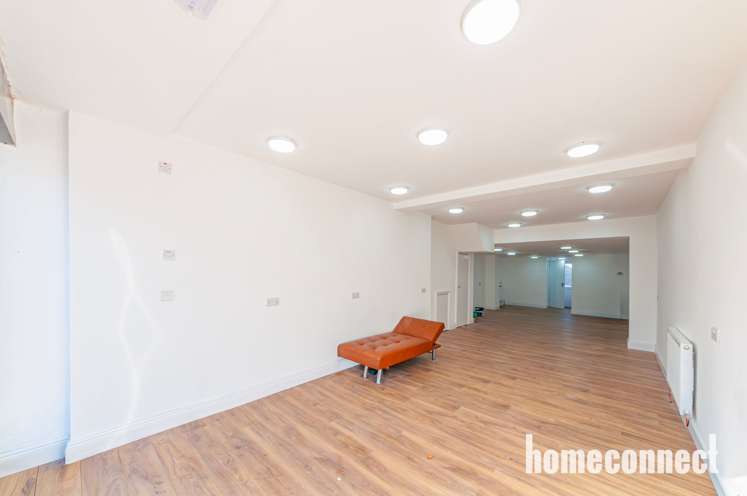 Flat Ley Street in Greater London