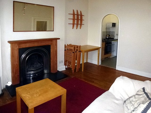 Flat Broughton Road in City of Edinburgh