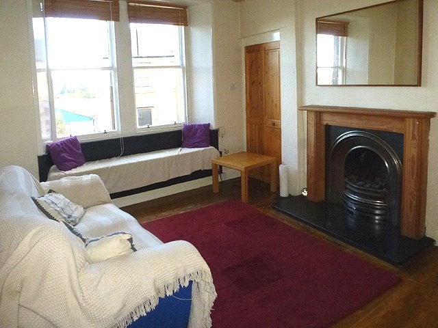 Flat Broughton Road in City of Edinburgh