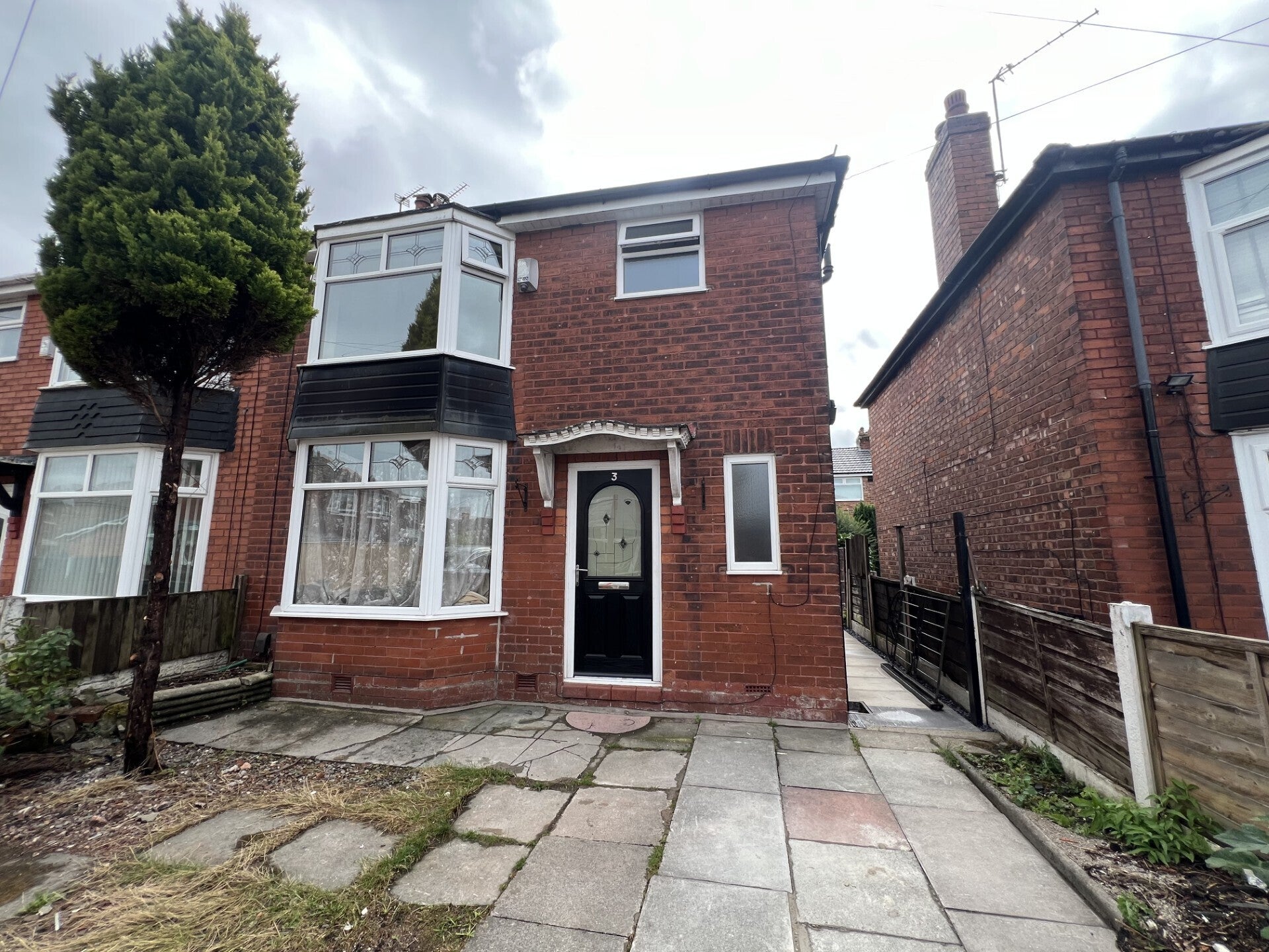 House Milton Avenue in Tameside