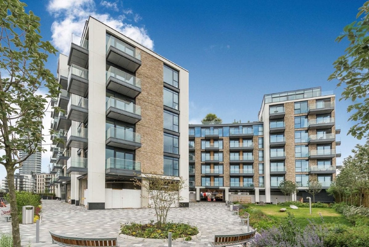Flat Harbour Avenue in Greater London