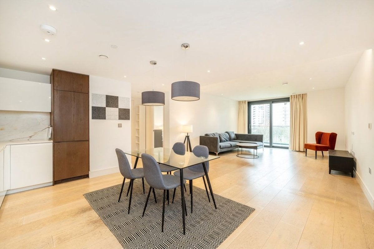 Flat Harbour Avenue in Greater London