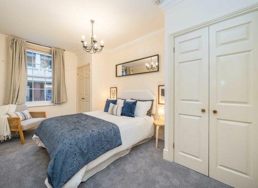 Flat Folgate Street in Greater London