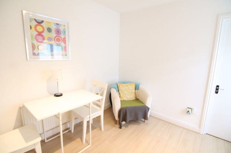 Room High Road Leytonstone in Greater London