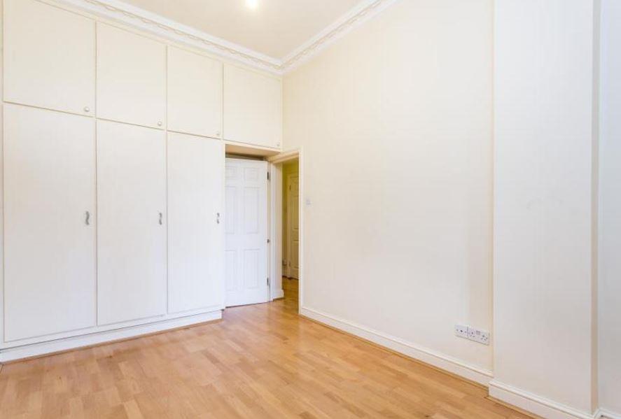 Flat Fitzjohn's Avenue in Greater London