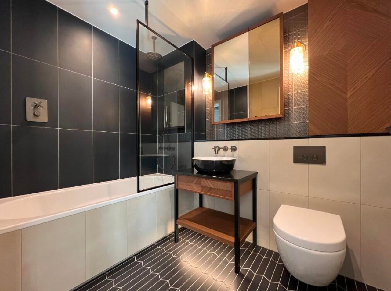 Flat Prusom Street in Greater London