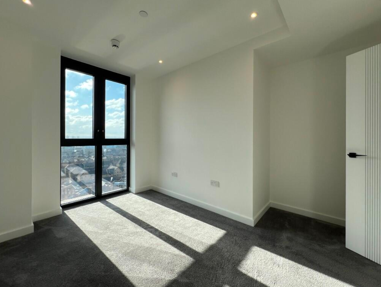 Flat Prusom Street in Greater London