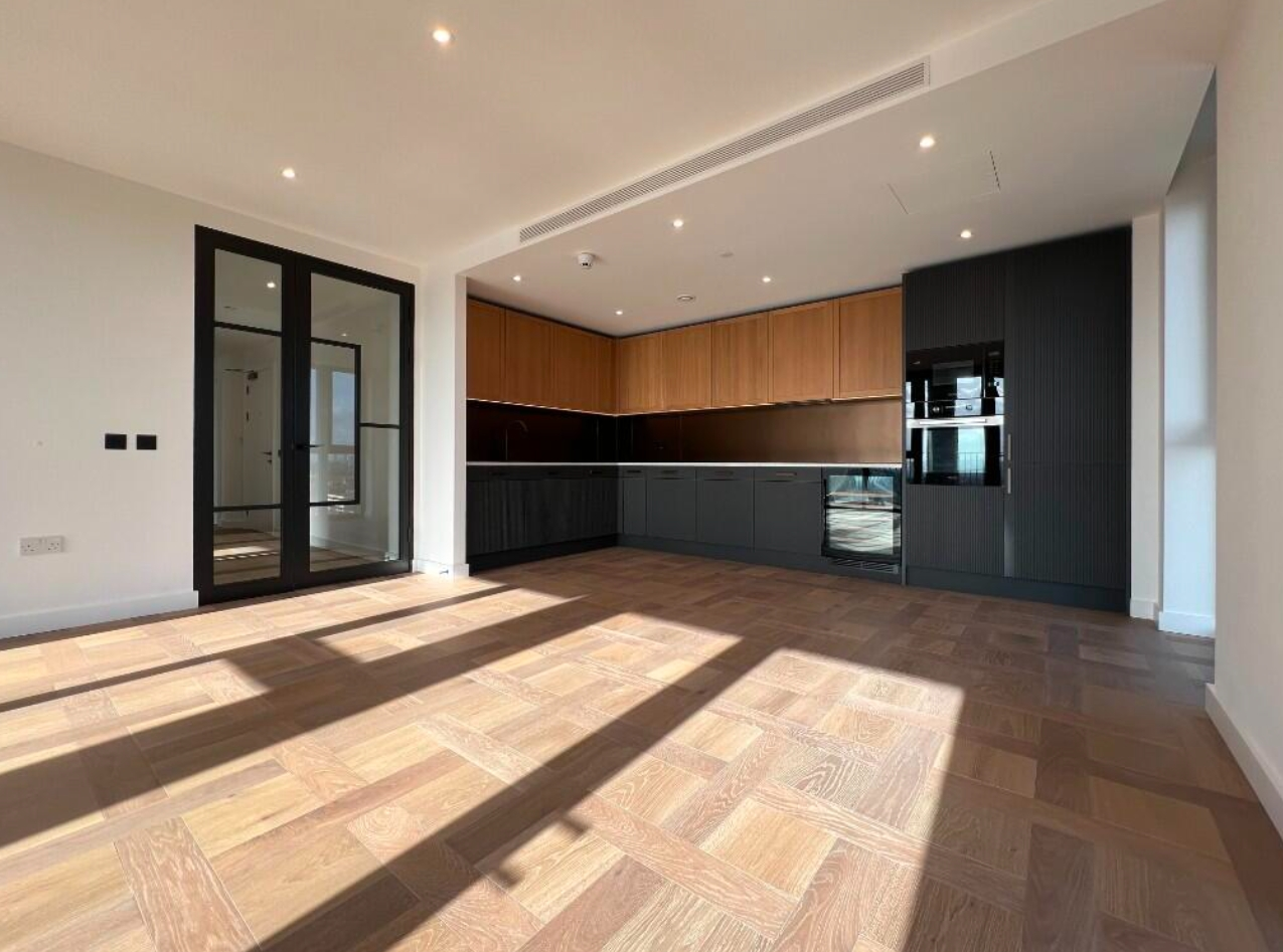 Flat Prusom Street in Greater London