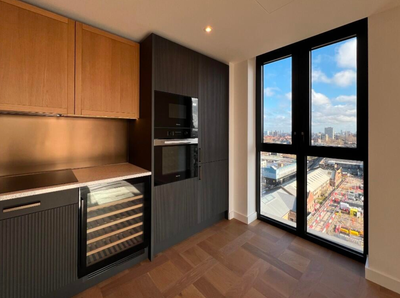 Flat Prusom Street in Greater London