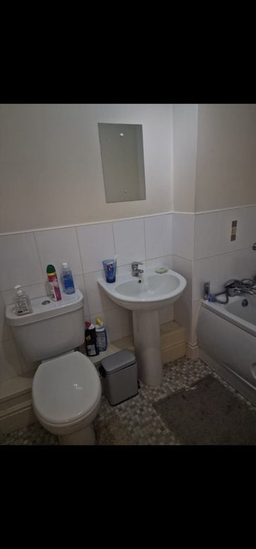 Room Woolcombers Way in Bradford