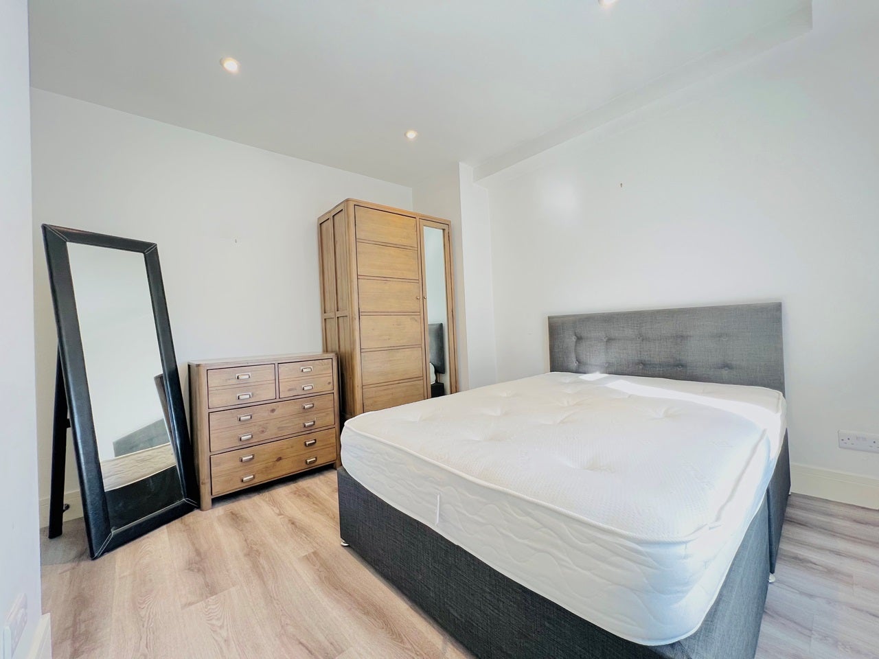 Flat Sidney Road in Greater London