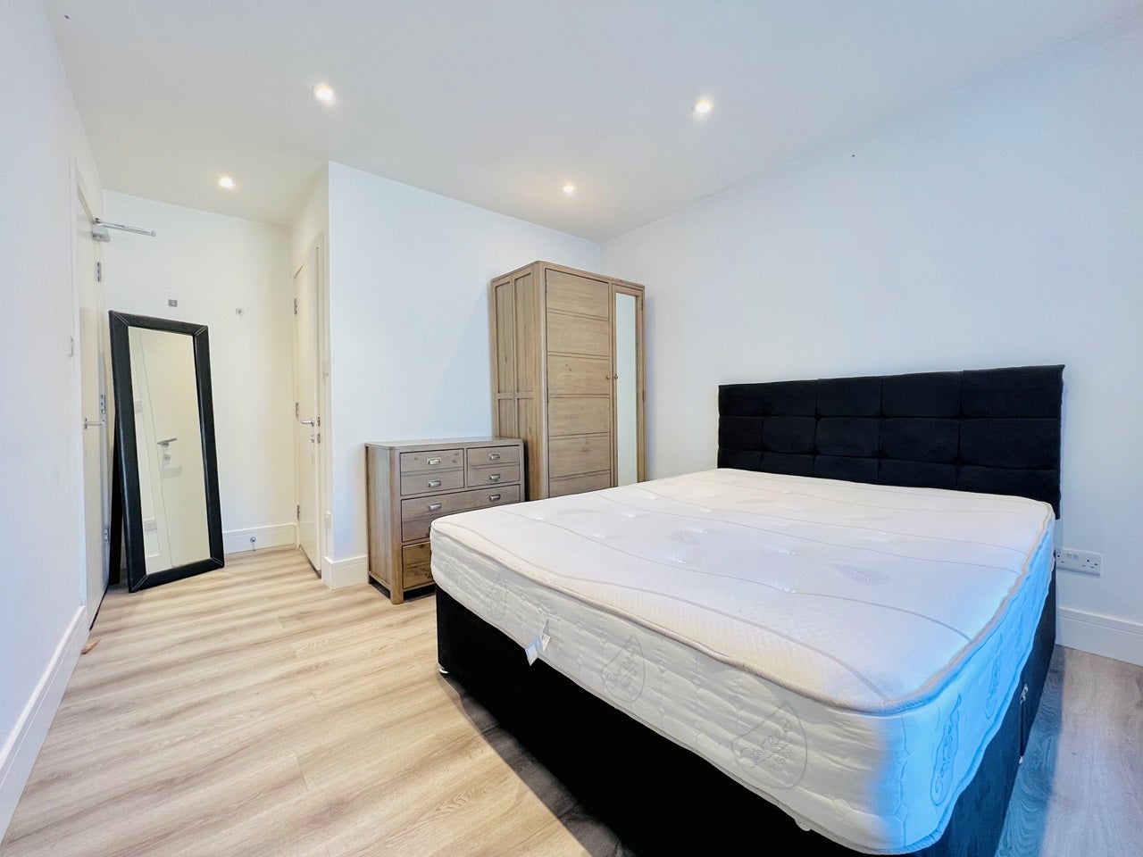 Flat Sidney Road in Greater London