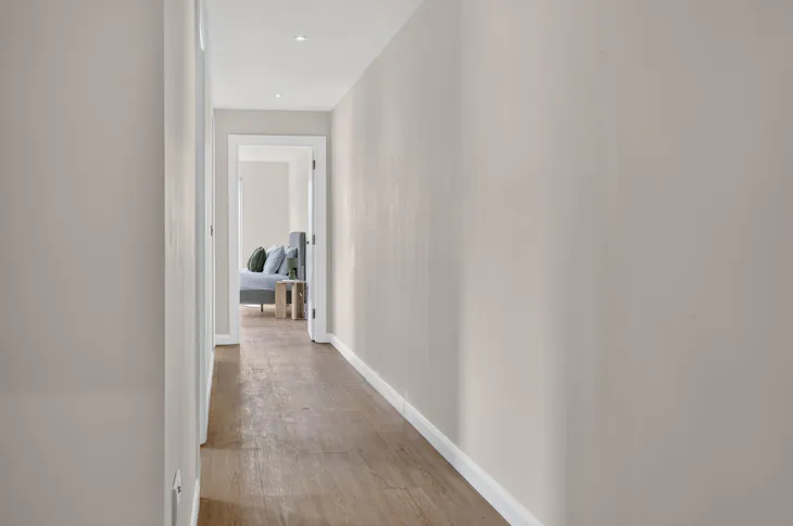 Flat Violet Road in Greater London