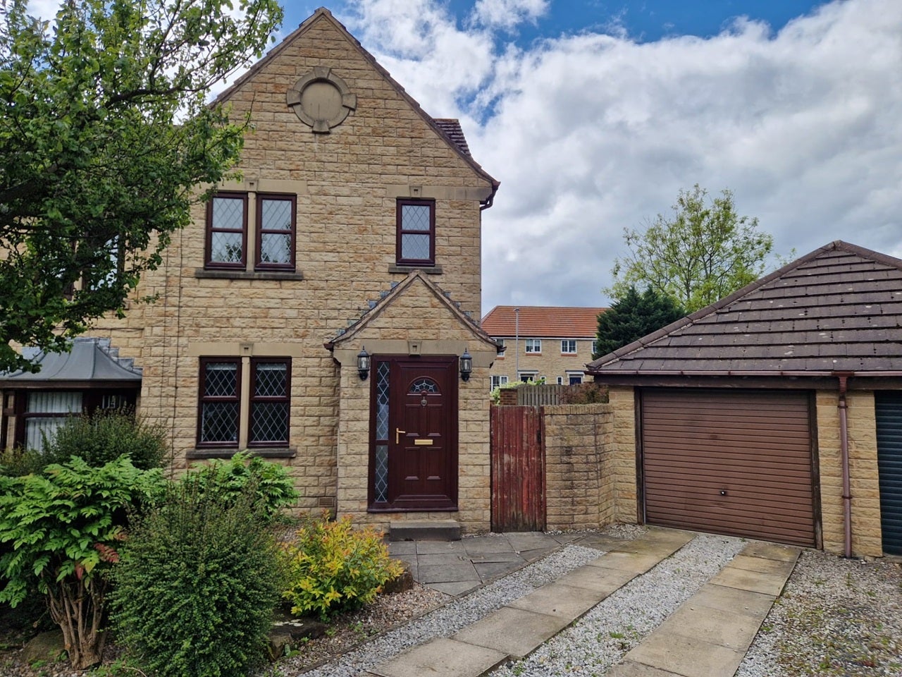 House Fieldhurst Court in Bradford