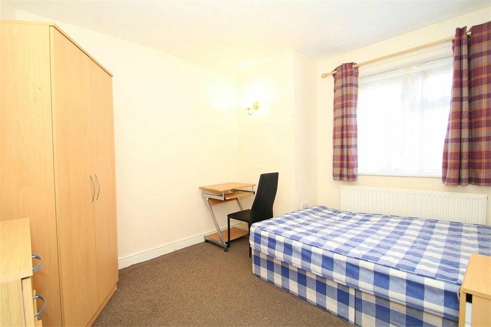 Room Willow Crescent West in Denham