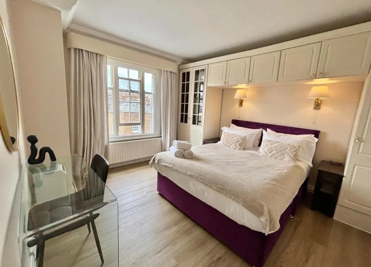 Flat Bourne Street in City of Westminster