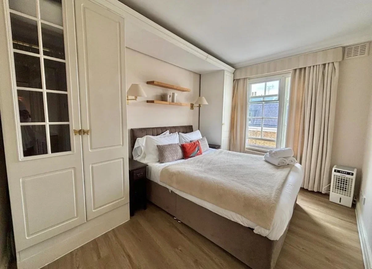 Flat Bourne Street in City of Westminster