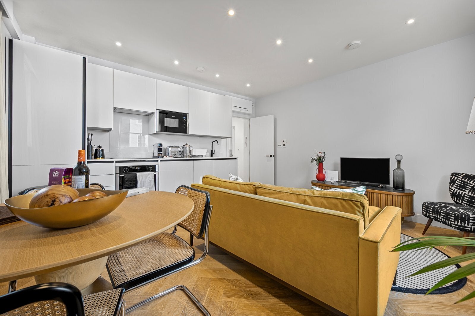 Flat Charlotte Street in Greater London
