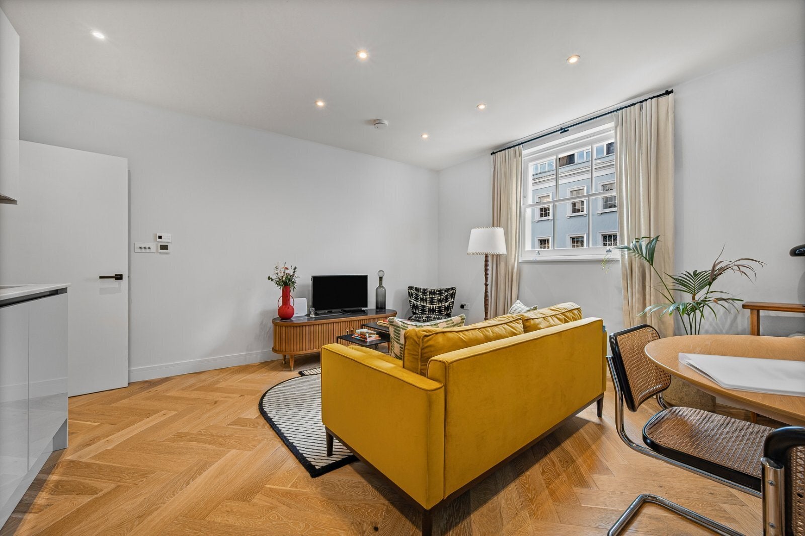 Flat Charlotte Street in Greater London