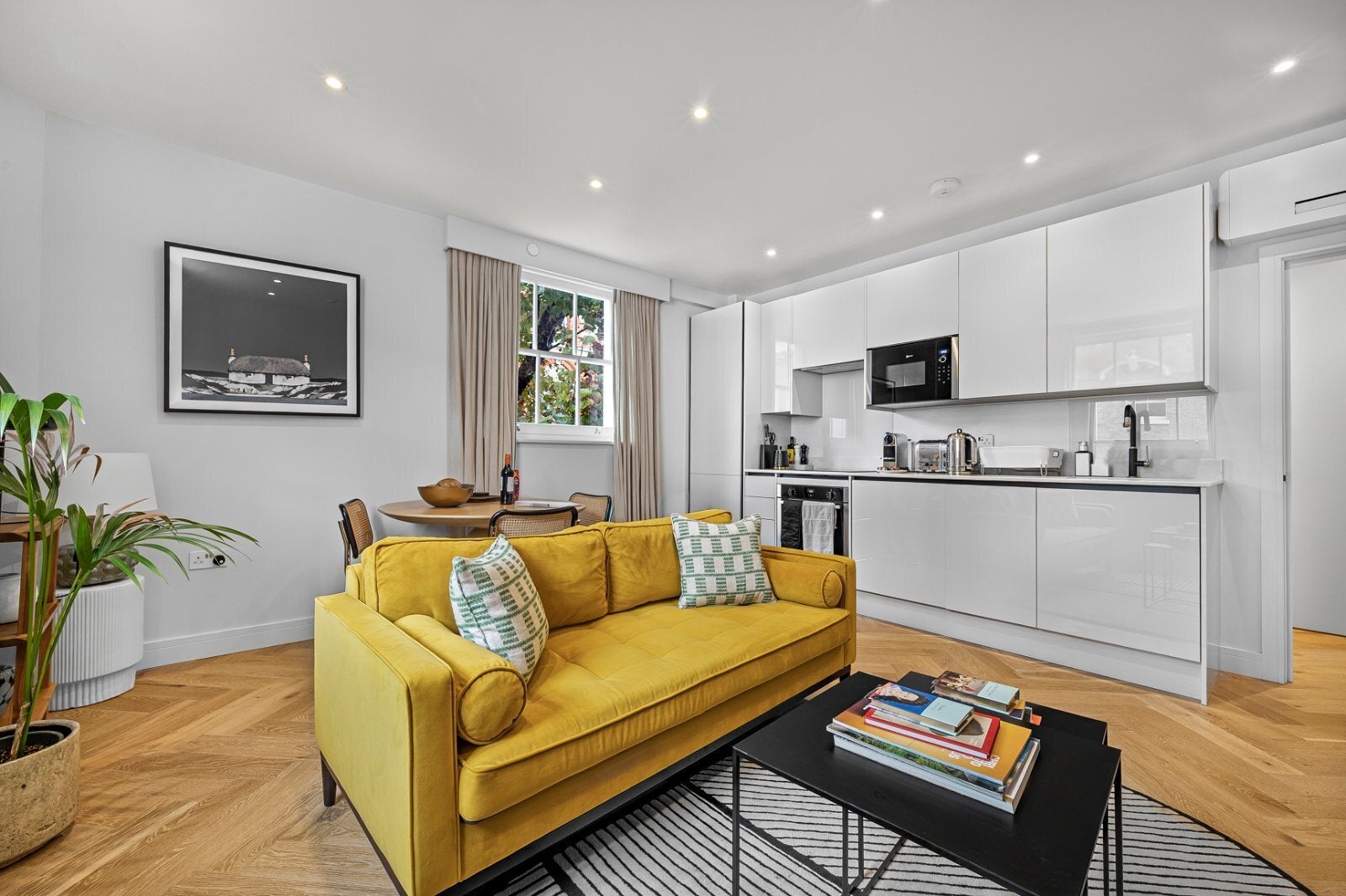 Flat Charlotte Street in Greater London