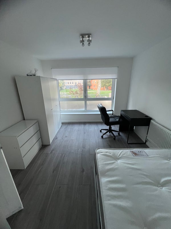 Room Patrick Connolly Gardens in Greater London