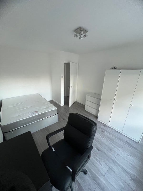 Room Patrick Connolly Gardens in Greater London