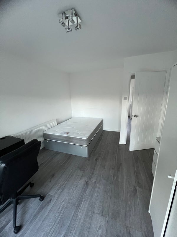 Room Patrick Connolly Gardens in Greater London