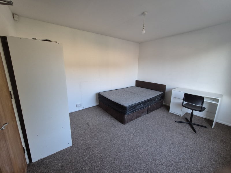 Room Sunninghill Drive in Nottingham