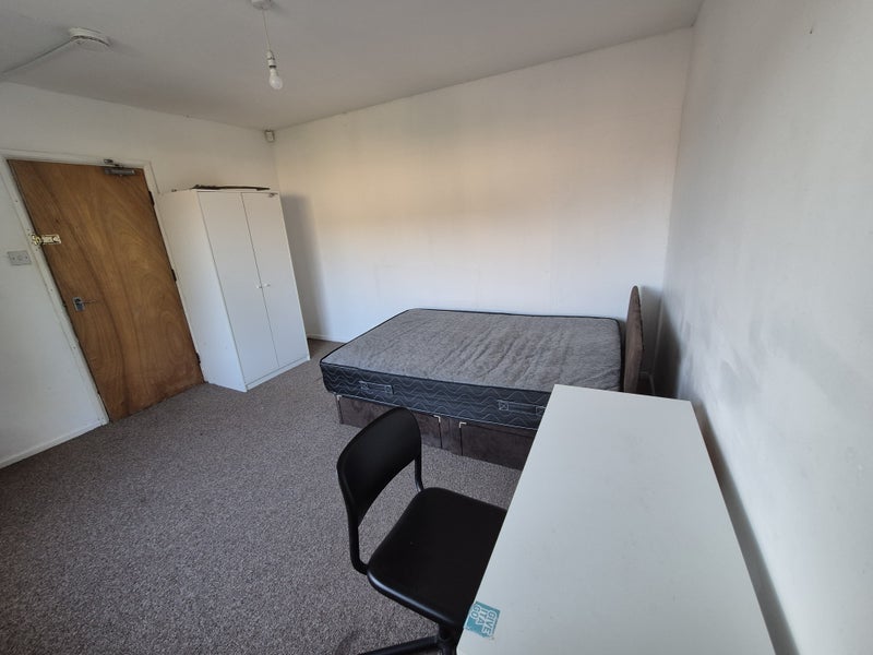 Room Sunninghill Drive in Nottingham