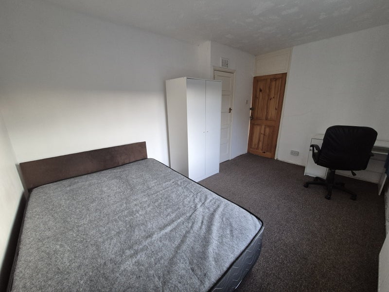 Room Sunninghill Drive in Nottingham