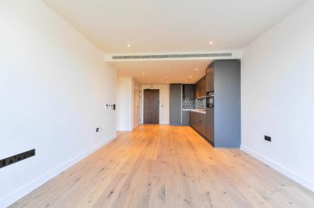 Flat Baltic Street West in City of London