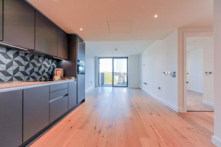 Flat Baltic Street West in City of London