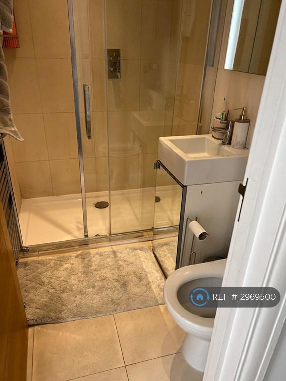 Room The Vale in Greater London
