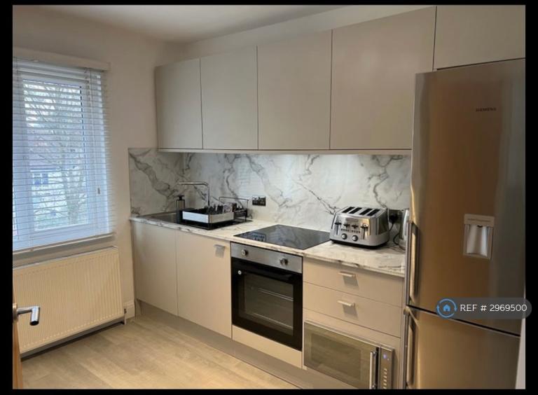 Room The Vale in Greater London