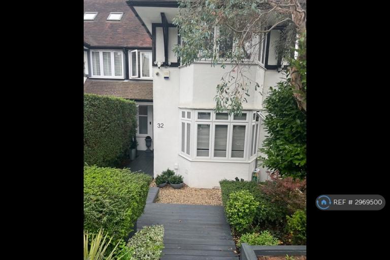 Room The Vale in Greater London