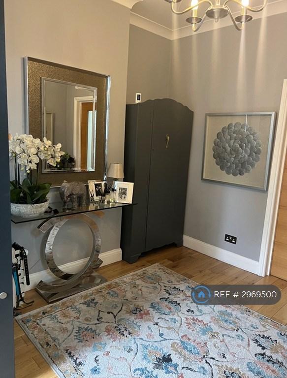 Room The Vale in Greater London