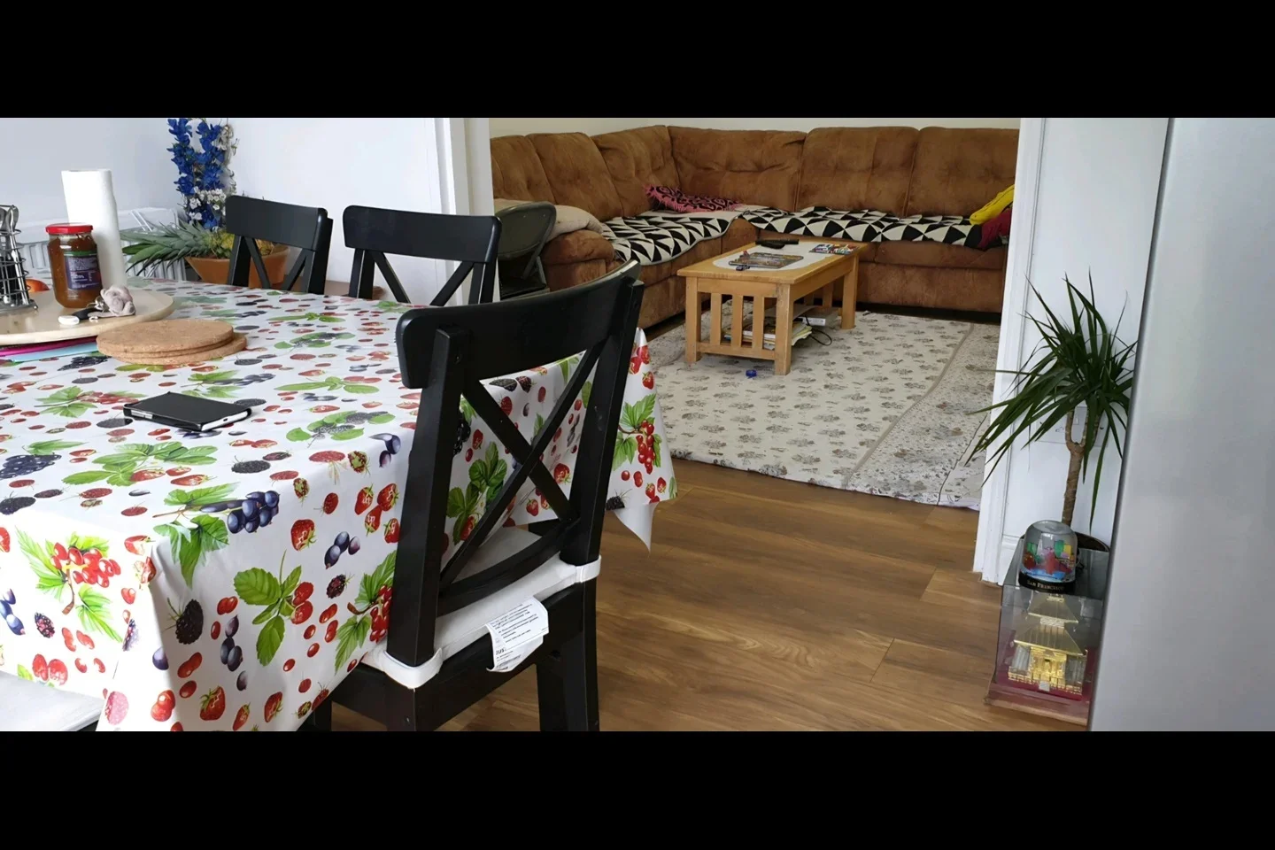 Room Exeter Road in Greater London